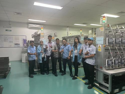 最新の企業ニュース GENY電気はEDMIとのパートナーシップを強化し,インドネシアのPT.VSで3相エネルギーメーター校正システムを成功裏に投入